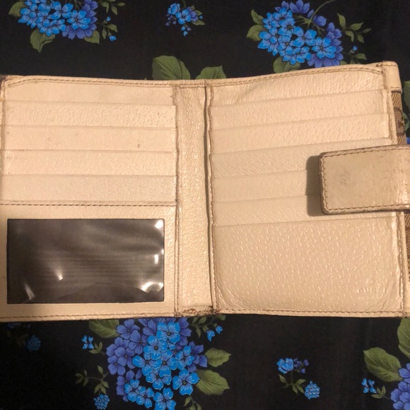 Authentic Gucci Wallet - Picture 4 of 5